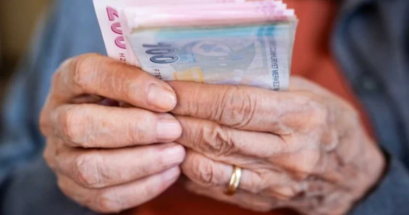 Düşük emekli maaşının çözümünü açıkladı