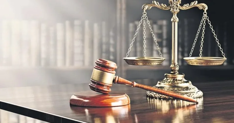 ‘Eşek gibi bakacaksın’ sözü yargıyı ikiye böldü