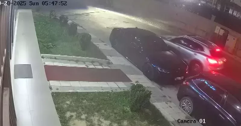 Eyüpsultan da inşaat şirketine ve sahibinin evine aynı gün silahla ateş açan şüpheliler kamerada