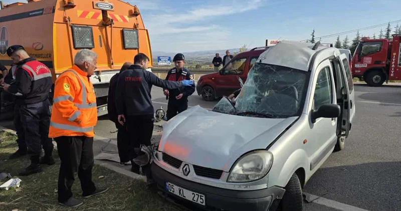 Hafif ticari araç kamyonla çarpıştı! Amasya daki feci kazada 4 kişi öldü