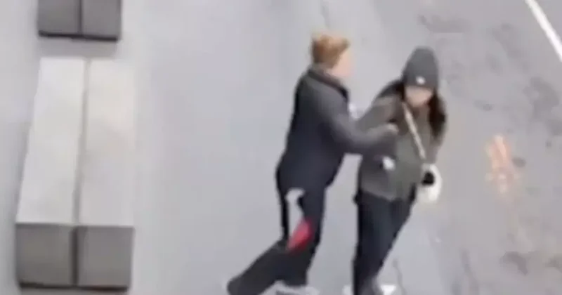 Genç kadın, işer giderken tanımadığı kişi tarafından bıçaklandı