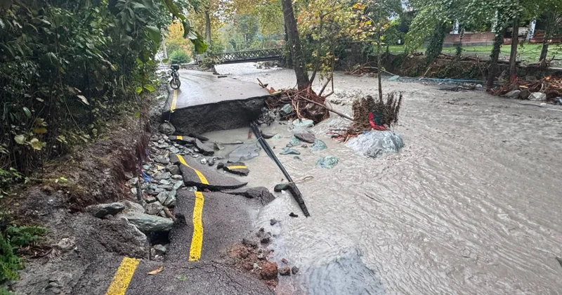Sapanca da sağanak: Yollar çöktü, köprüler yıkıldı