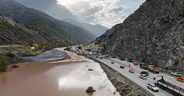 Erzincan da sel ve heyelanın yol açtığı tahribat havadan görüntülendi Erzincan Haber Habertürk Yerel Haberler