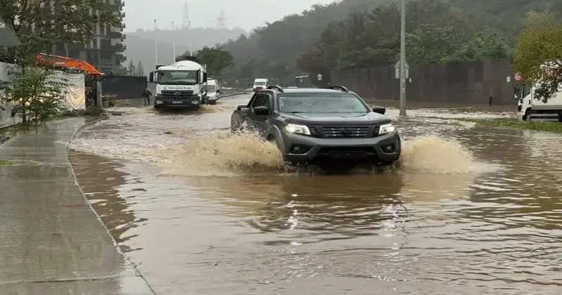 İstanbul da sel, fırtına, felaket... En riskli ilçeler açıklandı...