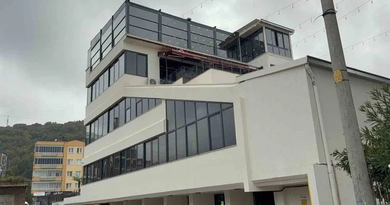 Samsun Atakum da yemek asansörü kabiniyle 4. kattan düşen garson hayatını kaybetti