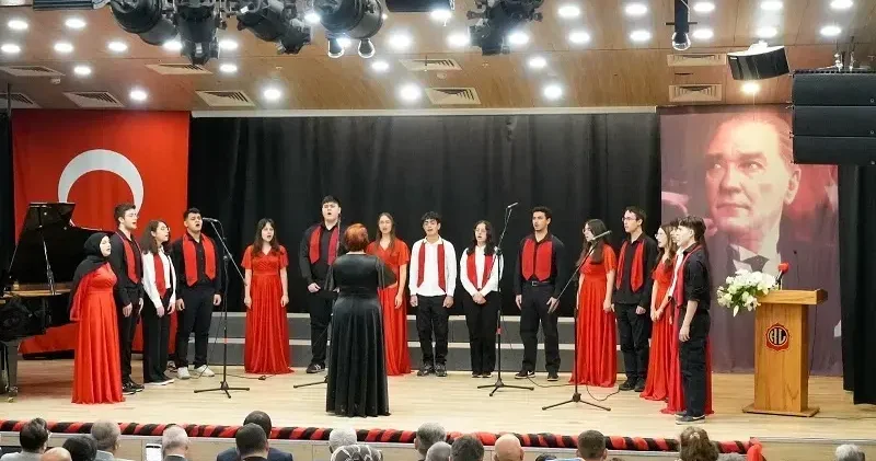 İstinye Üniversitesi’nden Kabataş Erkek Lisesi öğrencilerine yapay zeka ve bilişim laboratuvarı desteği