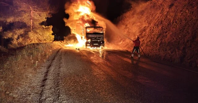 Havran da kamyon alev alev yandı, orman ve maden ekipleri seferber oldu Balıkesir Haber Habertürk Yerel Haberler