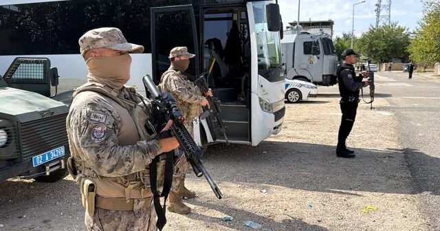 Mahalle abluka altına alındı Polis ekipleri çatışmanın olduğu mahallede kuş uçurtmuyor Adıyaman Haberleri Habertürk Yerel Haberler
