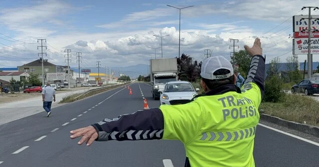 Radara girenler cezadan kaçamadı 204 araç trafikten men edildi 268 sürücüye hızdan cezai işlem uygulandı Düzce Son Dakika Haberleri Habertürk Yerel Haberler