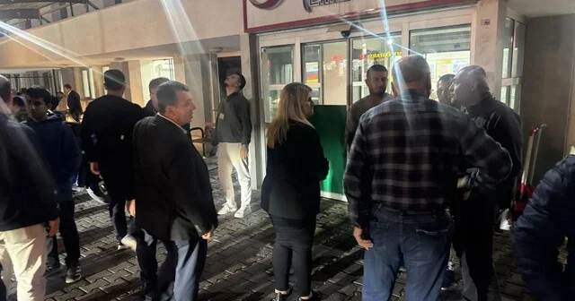 Siirt te 22 kişi, gıda zehirlenmesi şüphesiyle hastaneye kaldırıldı Siirt Haberleri Habertürk Yerel Haberler