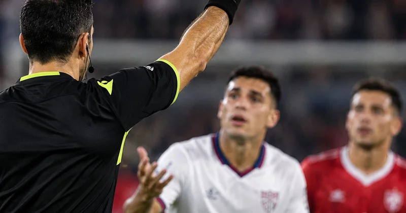 Futbolda tarihi yenilik! Hakemler artık bunu kullanacak