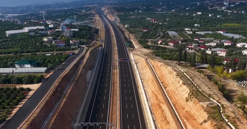 Bakan Uraloğlu tarih verdi: Mersin in yeni otoyolu trafiğe açılıyor! 2 saatlik yol 18 dakikaya düşecek