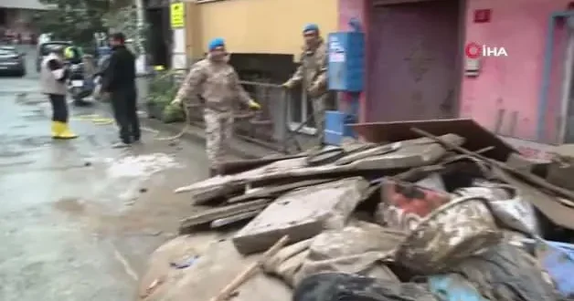 Sarıyer de selin izleri siliniyor! Jandarma ve AFAD sahada