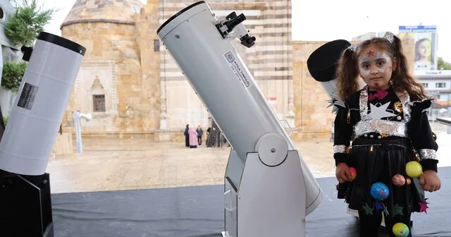 Kırşehir de Cacabey Medresesi önünde bilim ve astronomi buluşması Kırşehir Haber Habertürk Yerel Haberler