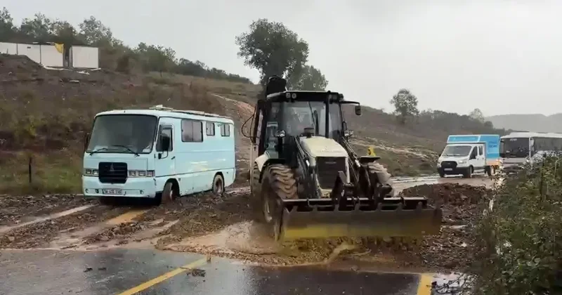 SON DAKİKA Şile Ağva yolunda toprak kaydı!