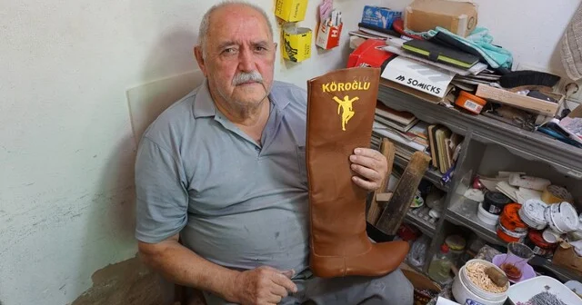 Efelerin zamanla yarışan mirası: Körüklü çizme Asırlık zanaatın dünyadaki son temsilcisi 76 yaşındaki Hasan Hüseyin Usta Yörük kültürünün simgesi körüklü çizmede yarım asrı aşan emek İzmir Haber Habertürk Yerel Haberler