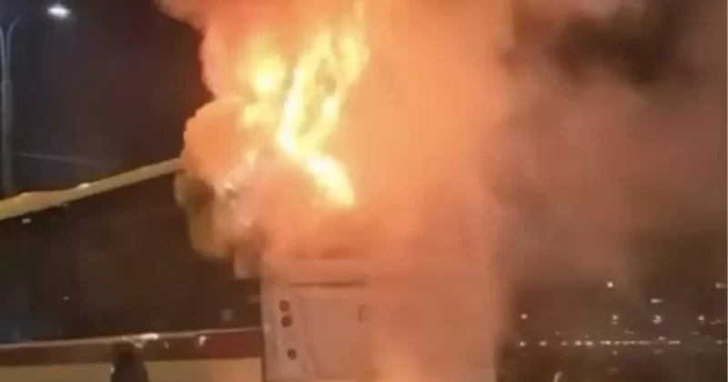 İzmir de korku dolu anlar, seyir halindeki otobüs alev aldı