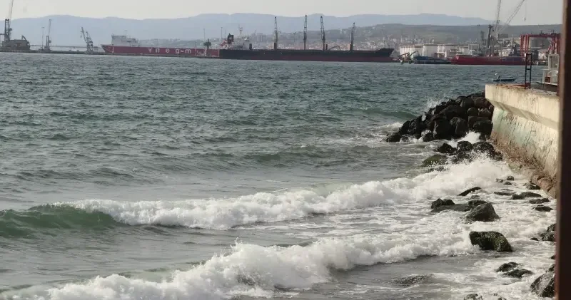 Tekirdağ da balıkçılar lodos nedeniyle denize açılamadı Gündem Haberleri
