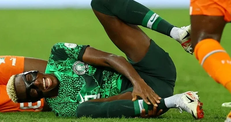 Osimhen sakatlandı: Sahadan ağlarayak çıktı! Nijerya dan ilk açıklama