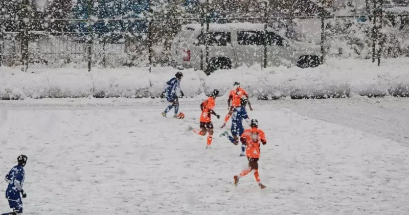 Trabzonspor Hakkari den üç puanla dönüyor: Hakemlerin arabası pert oldu