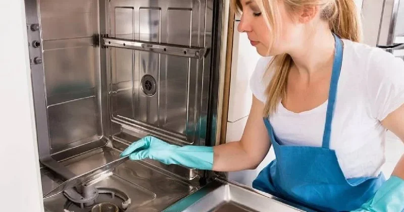 Bulaşık makinesindeki kötü koku ve lekelenmeye kesin çözüm: İlk günkü gibi olacak Sözcü Gazetesi