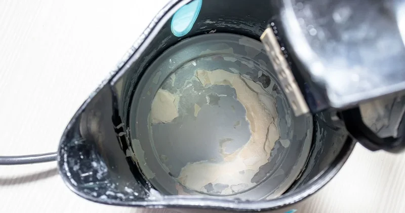 Ne sirke ne karbonat: Kettle ve çaydanlıktaki kireci anında söküp atıyor Sözcü Gazetesi