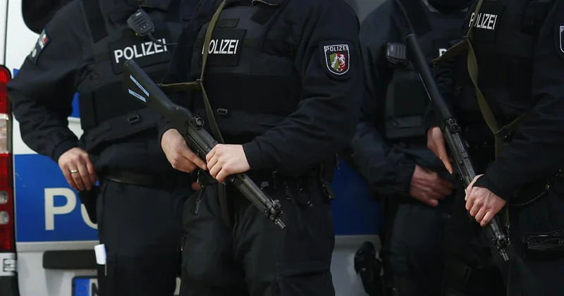 Almanya da polis, 12 yaşındaki işitme engelli bir kızı silahla vurdu