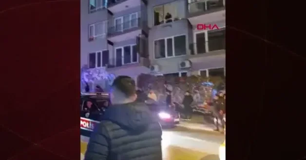 Akım olan Kızılay tabelası önünde kavga: 2 kişi yaralandı, 1 kişi tutuklandı