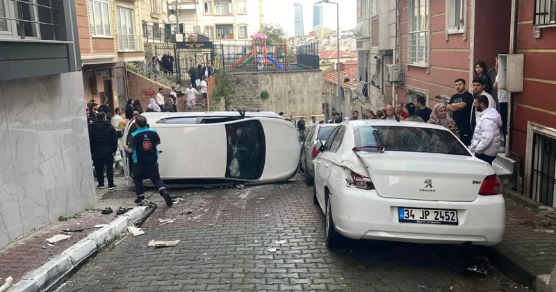 Çocuklarını okula götürüyordu: Kağıthane de freni boşalan otomobil ortalığı savaş alanına çevirdi