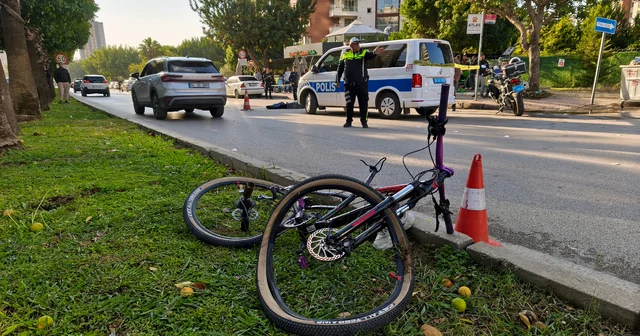 Yaya geçidinde bisikletli çocuğa çarpıp ölümüne neden olan sürücü kaçtı Adana Haberleri