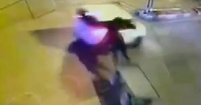 Kavşakta hafif ticari araca çarpan arabaya koşulu at öldü Adana Haberleri