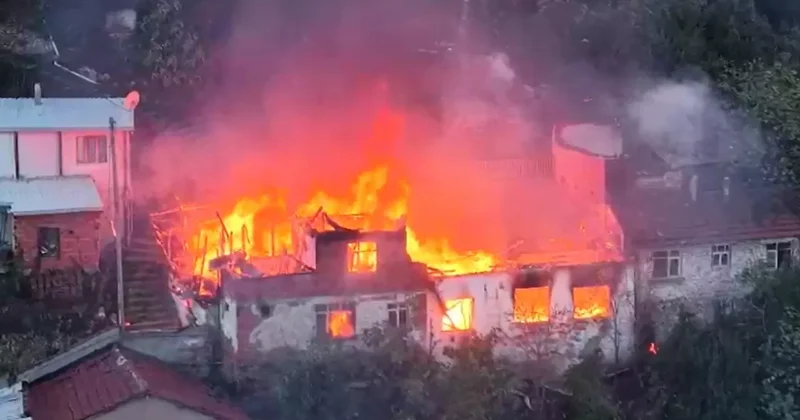 Bursa da yangın alarmı! Metrelerce yükselen alevler 4 evi sardı