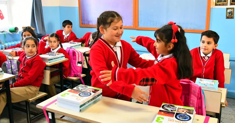 Ara tatil sona erdi, milyonlarca öğrenci yeniden sınıflarda