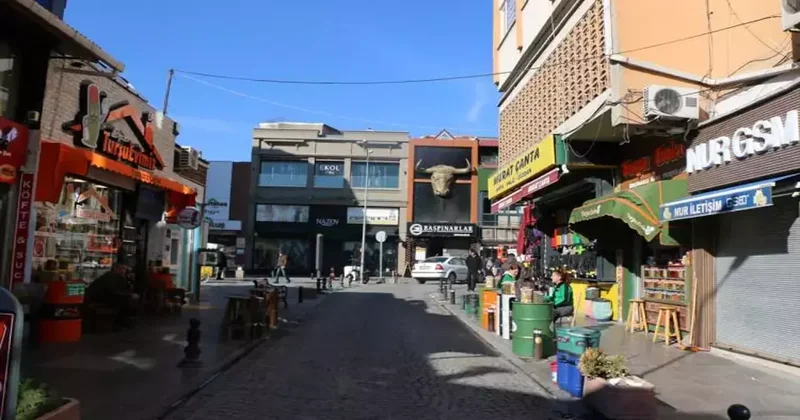 Neşeli Günler filmini hatırlattılar: Karşılıklı turşu dükkânı işleten çiftin ilginç hikâyesi