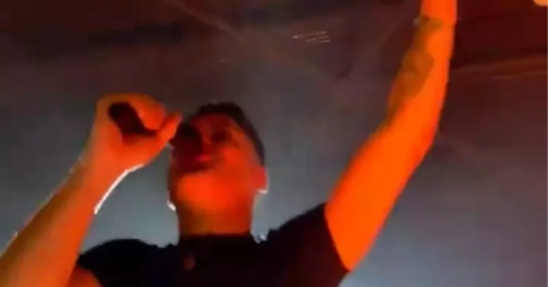 Ünlü şarkıcı Emircan İğrek konserde çıldırdı: Bak gerçekten tekme atarım.