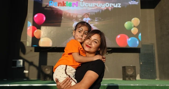 Kansere karşı savaşını kazanan Ceylin in zaferi gökyüzüne bırakılan balonlarla kutlandı Hatay Haberleri