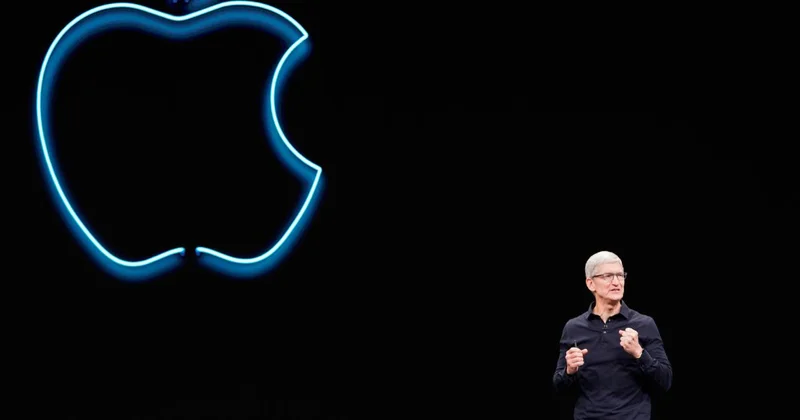 Apple CEO’su Tim Cook halefini arıyor