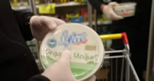 Market denetimlerinde şoke eden görüntüler: Raflarda tarihi geçmiş tüm ürünler tespit edildi