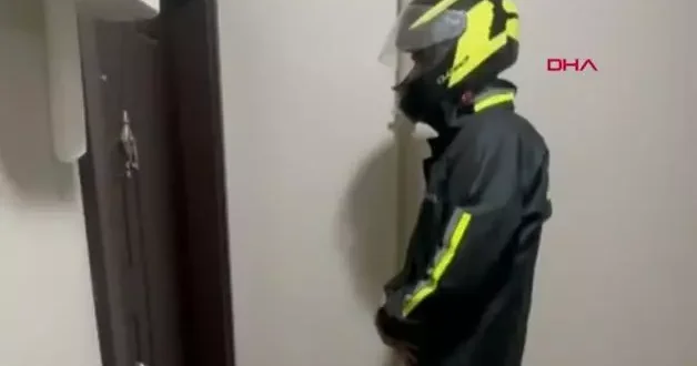 Hatay’da dolandırıcılıktan firari hükümlüyü, kurye kıyafeti giyen polis yakaladı