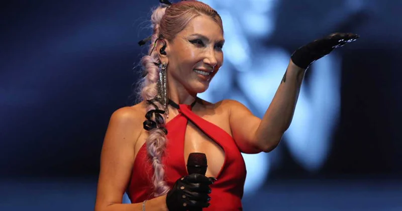 Hande Yener e verdiği kıyafet çöp poşetiyle geri geldi