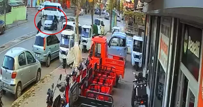 Otomobilin çarptığı elektrikli bisiklet sürücüsü yaralandı; kaza anı kamerada