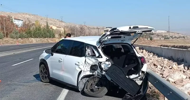 Çankırı da ambulansla otomobil çarpıştı!