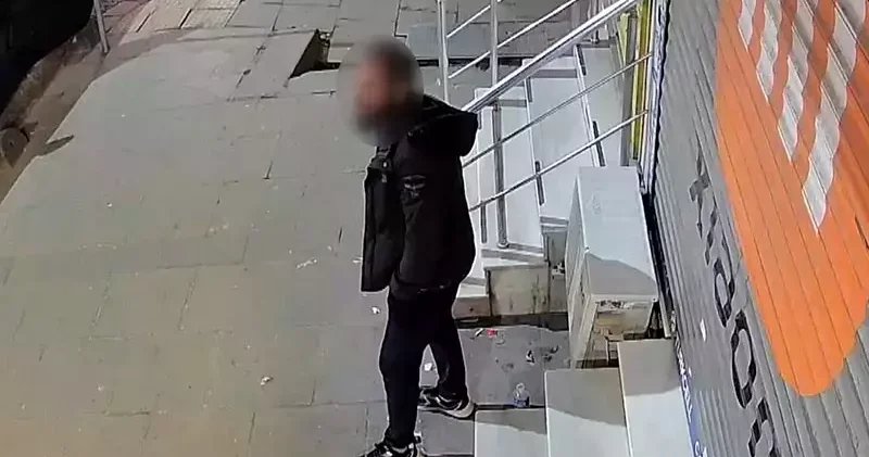 Sultangazi de boşandığı eşinin eski kocasını öldürdü; şüphelinin iş yerinin önünde beklediği anlar kamerada