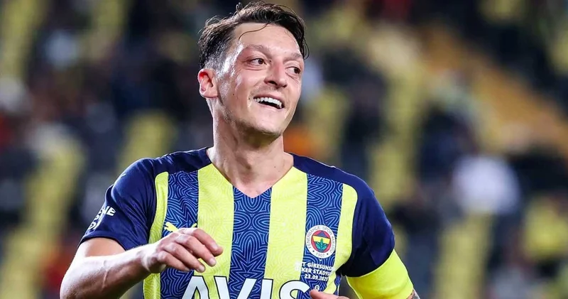 İngiliz yıldız Mesut Özil i öve öve bitiremedi