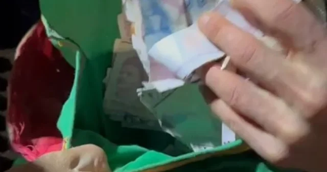 Temizlik görevlileri, çöpte buldukları para ve altınları sahibine teslim etti Diyarbakır Haberleri