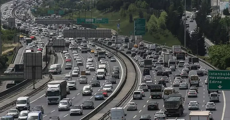 Ara tatil bitti, okullar açıldı; İstanbul da trafik yoğunluğu başladı