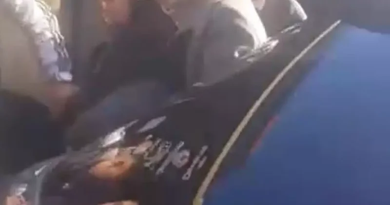 Tıka basa dolu minibüste facia: Yaşlı kadın yola düştü!