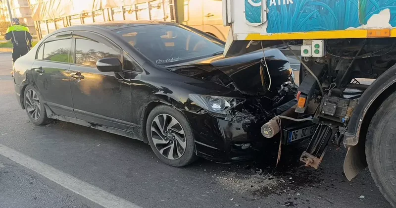 Otomobil yol süpürme aracıyla çarpıştı