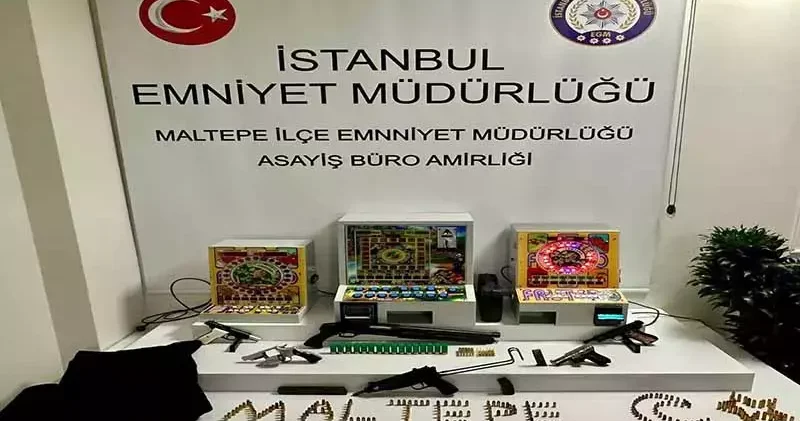 Maltepe’de 2 eve düzenlenen operasyonda çok sayıda silah ele geçirildi