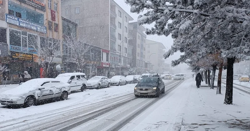 Bitlis in merkez ve Güroymak ilçesinde eğitime kar engeli